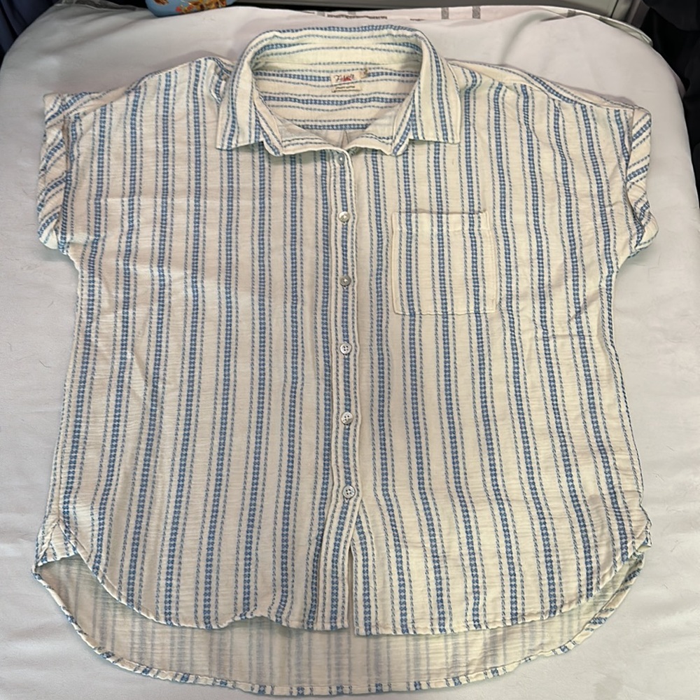 SOLD Faherty Ocean Catalina Stripe Ivory & Blue Short Sleeve Top EUC - Picture 10 of 16
